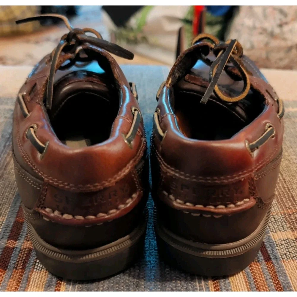 Sperry men eye